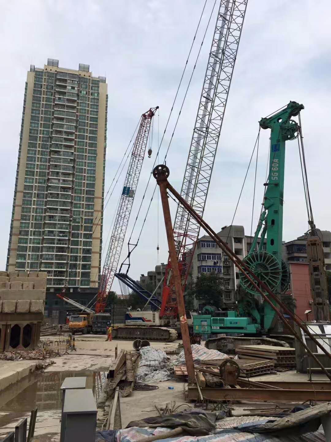 [出租]中联重科-QUY180-180吨