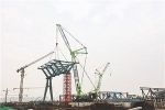中联重科ZCC3000履带吊助建国家会展中心