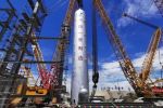 舟山项目3#裂化装置最重设备一次吊装成功