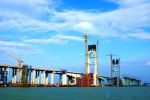 全国首座无砟轨道高铁跨海斜拉桥主塔封顶