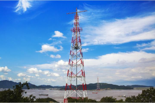 浙江舟山380米世界第一输电高塔进入塔头吊装施工阶段